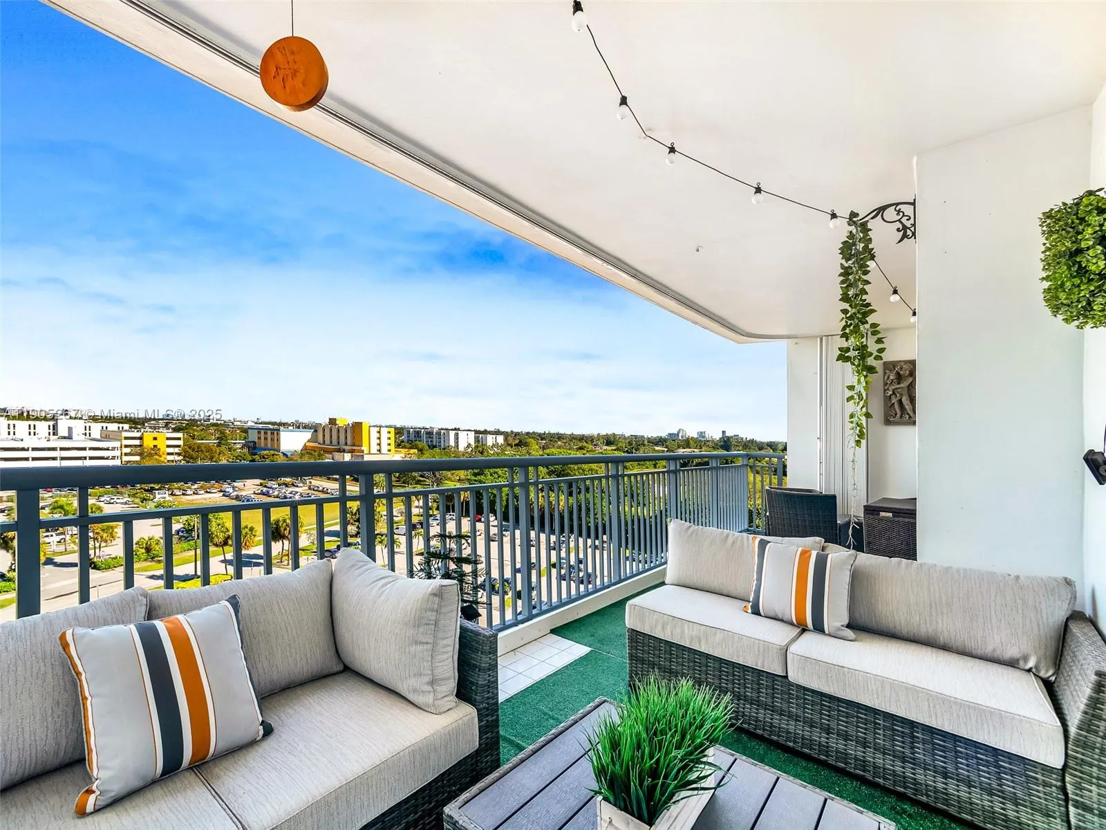 3800 Hillcrest Dr, #907