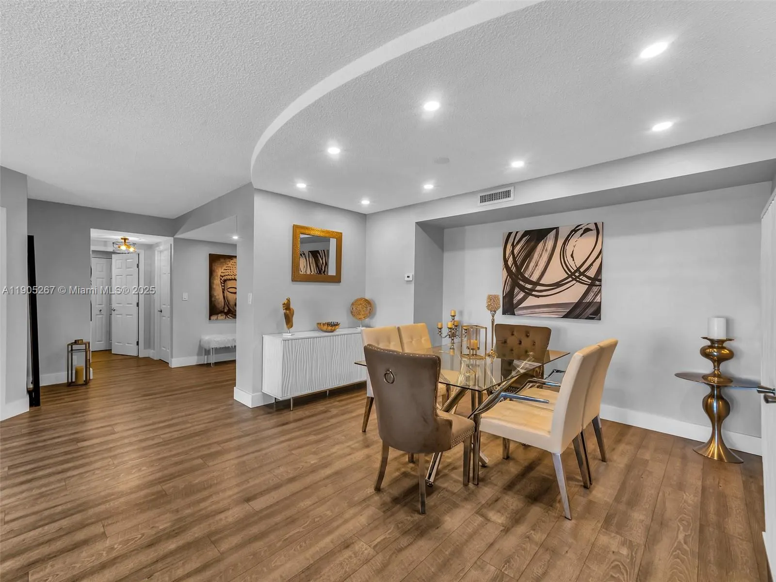 3800 Hillcrest Dr, #907