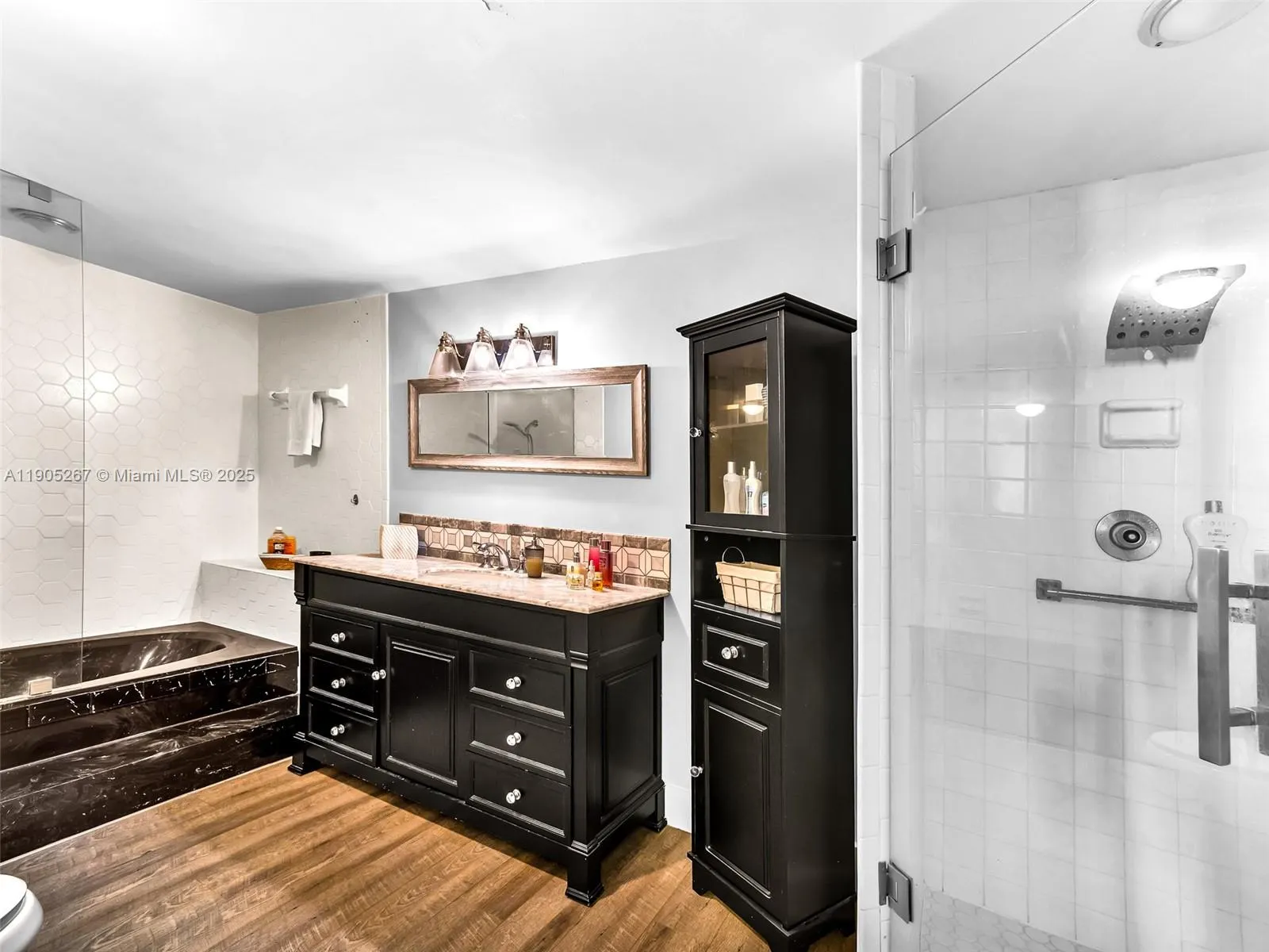 3800 Hillcrest Dr, #907