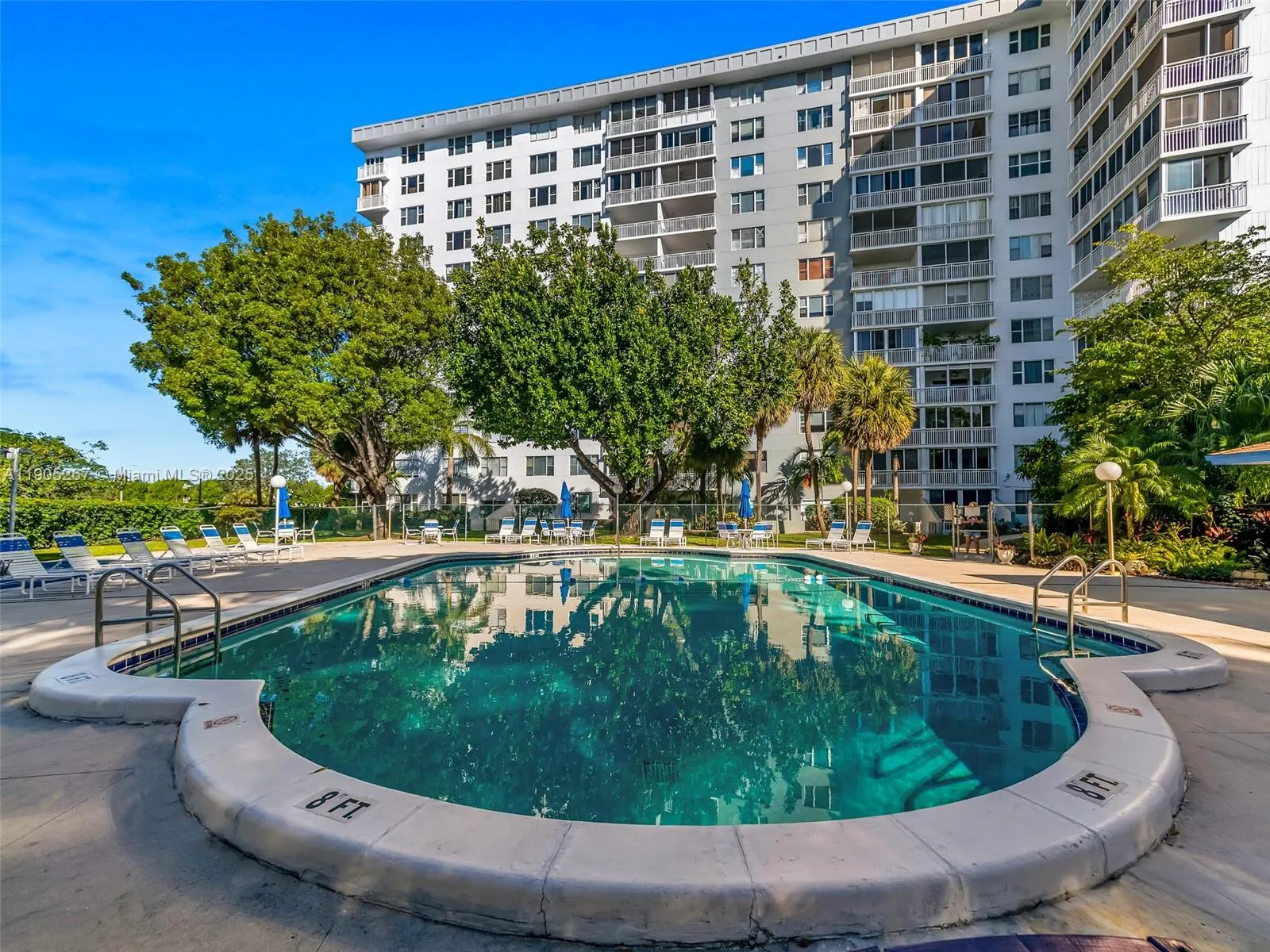 3800 Hillcrest Dr, #907