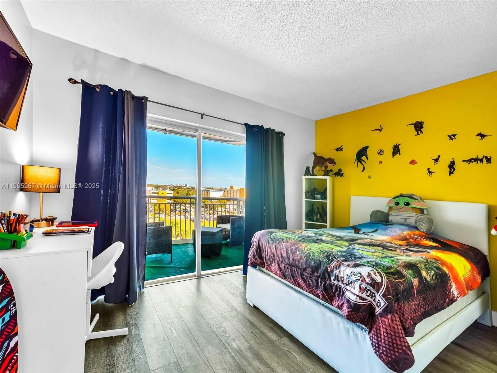 3800 Hillcrest Dr, #907