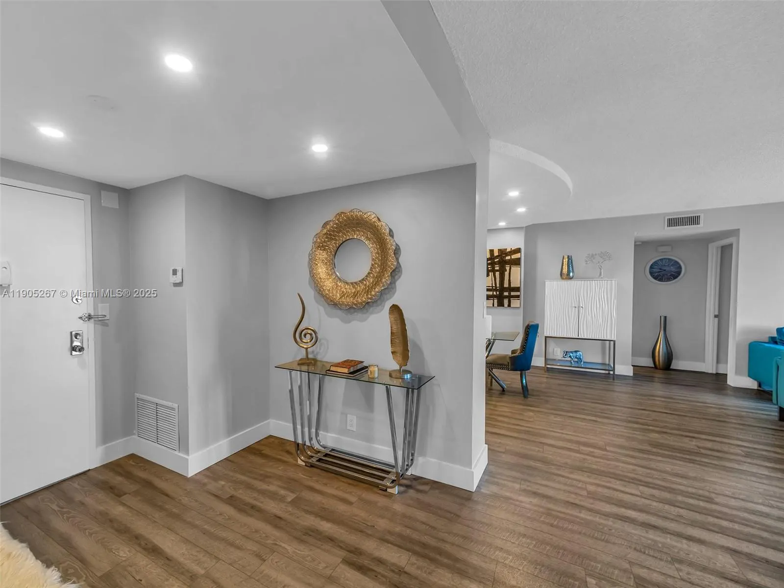 3800 Hillcrest Dr, #907