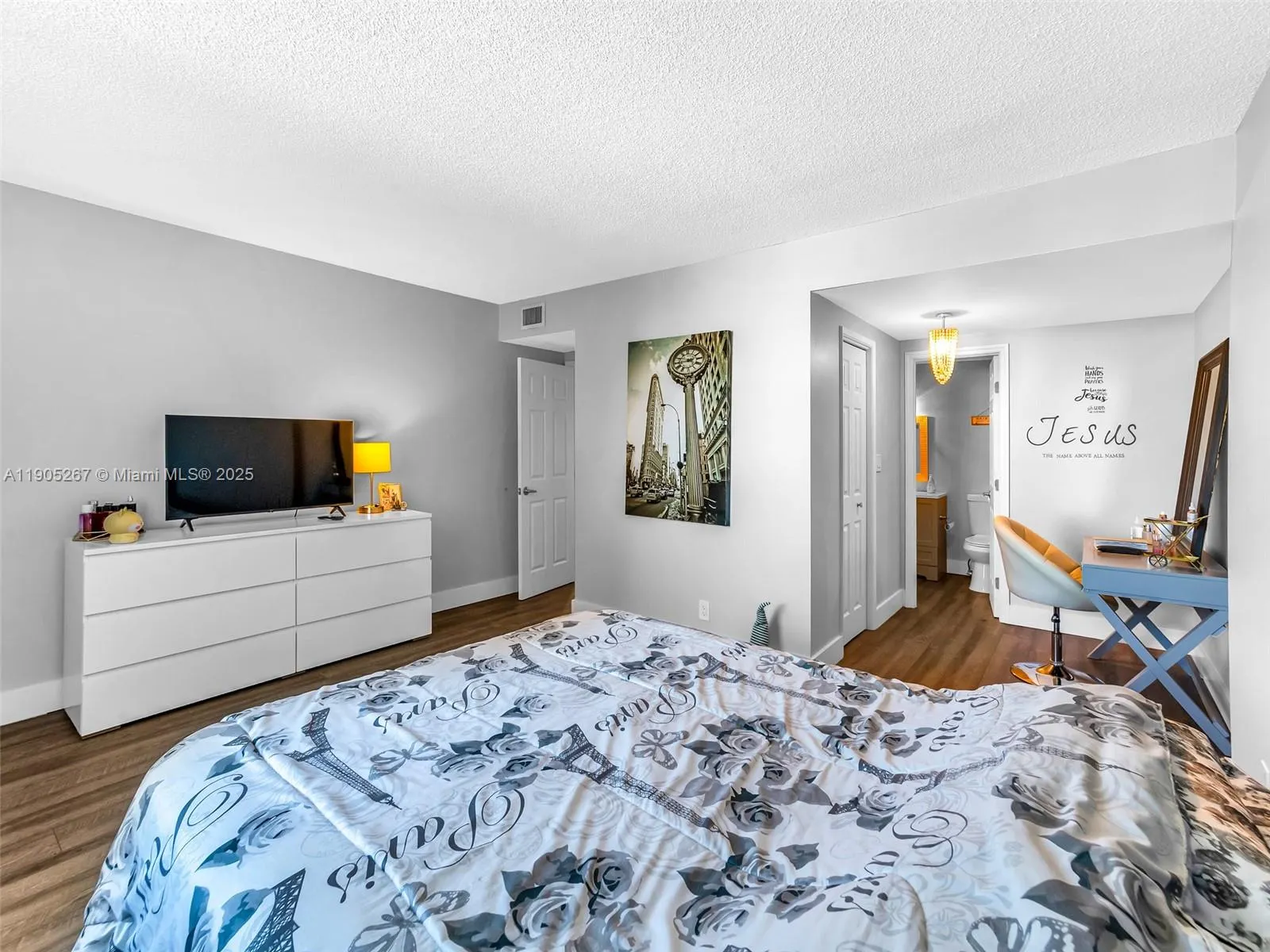 3800 Hillcrest Dr, #907