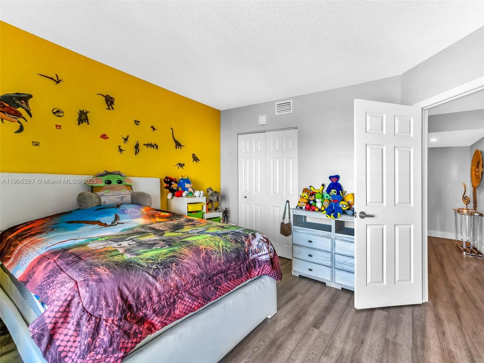 3800 Hillcrest Dr, #907