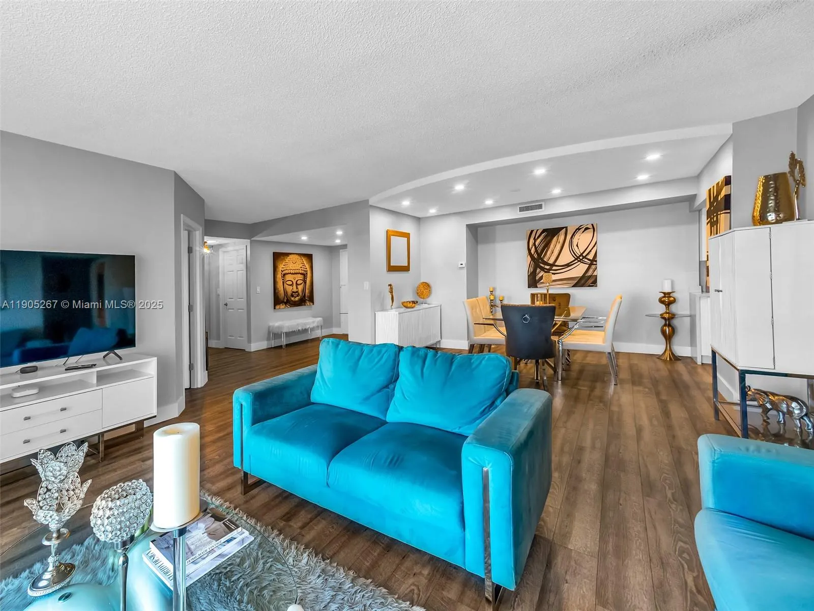 3800 Hillcrest Dr, #907