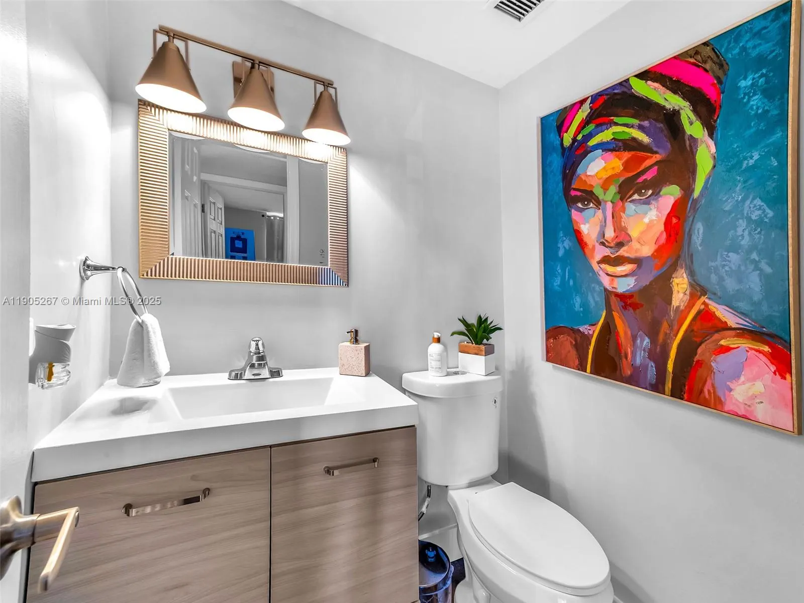 3800 Hillcrest Dr, #907