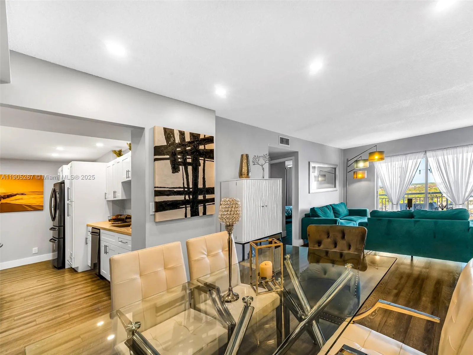 3800 Hillcrest Dr, #907