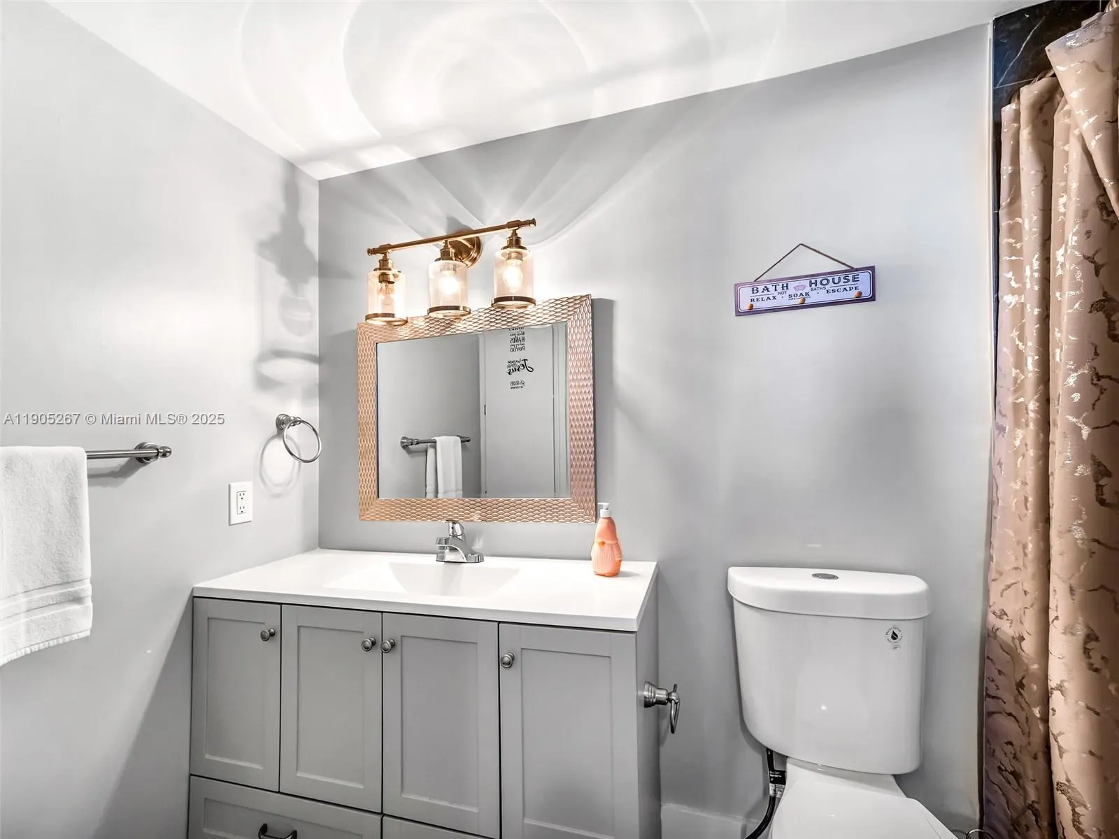 3800 Hillcrest Dr, #907