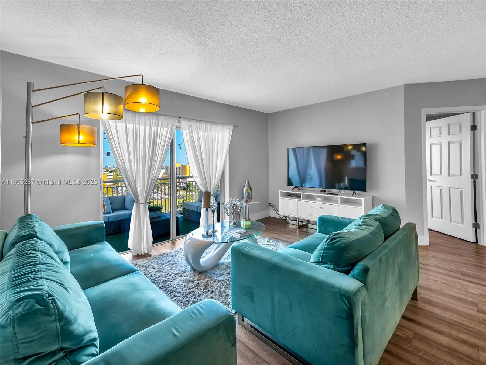 3800 Hillcrest Dr, #907