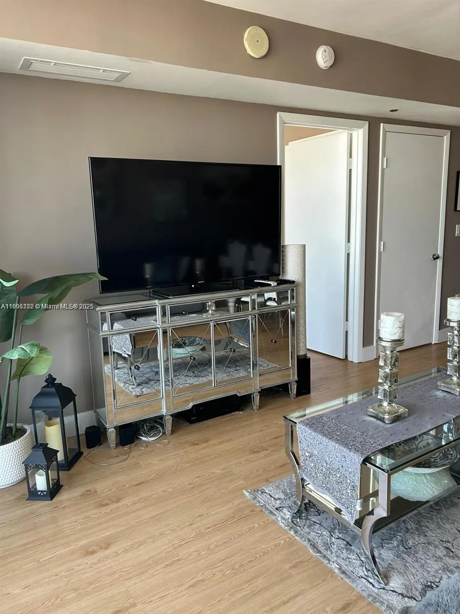 50 Biscayne Blvd, #4607