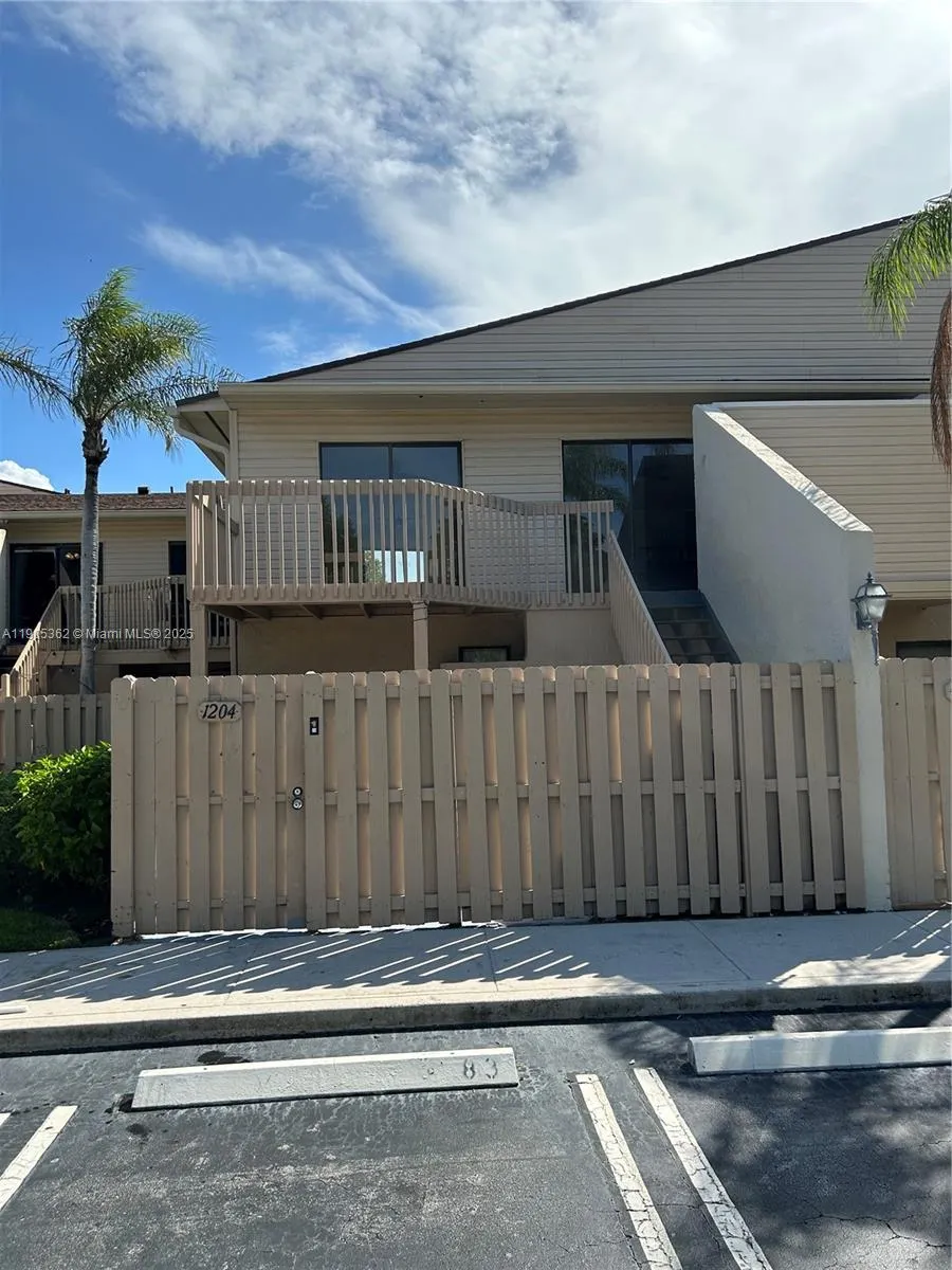 600 Executive Center Dr, #204