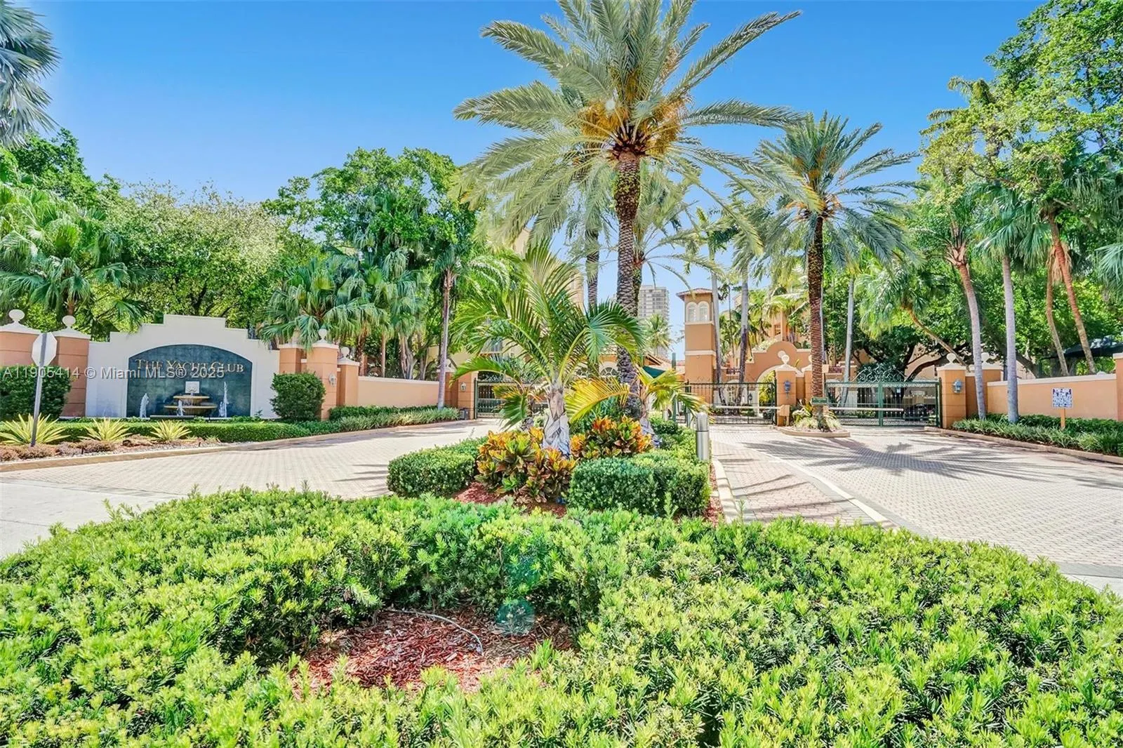 19877 E Country Club Dr, #3607