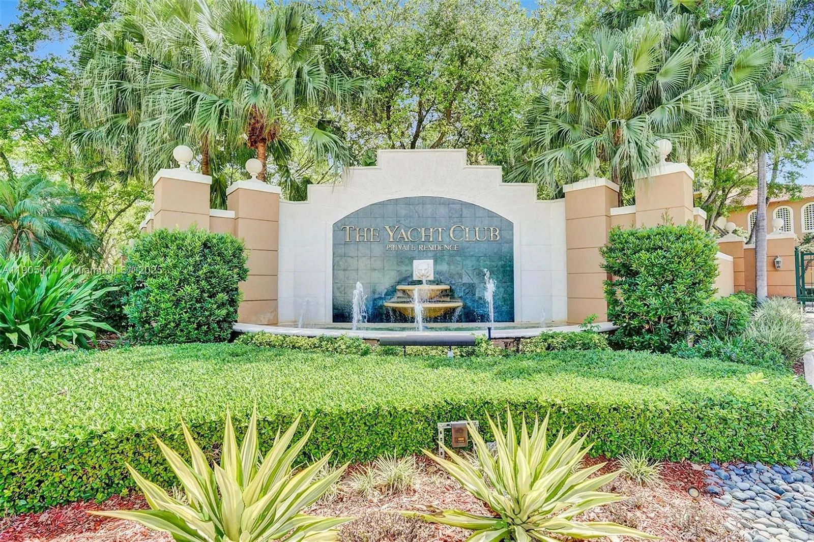 19877 E Country Club Dr, #3607