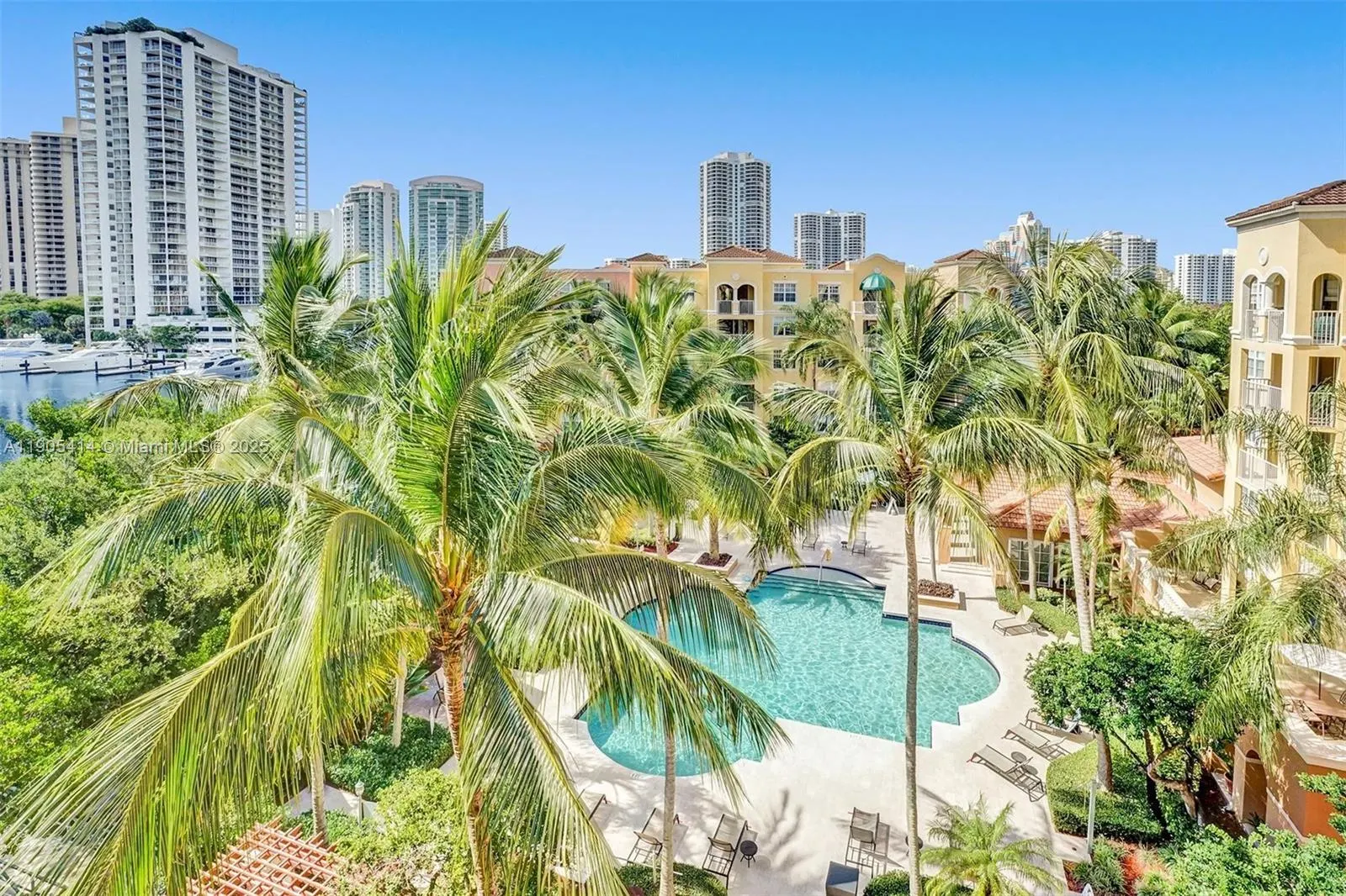 19877 E Country Club Dr, #3607