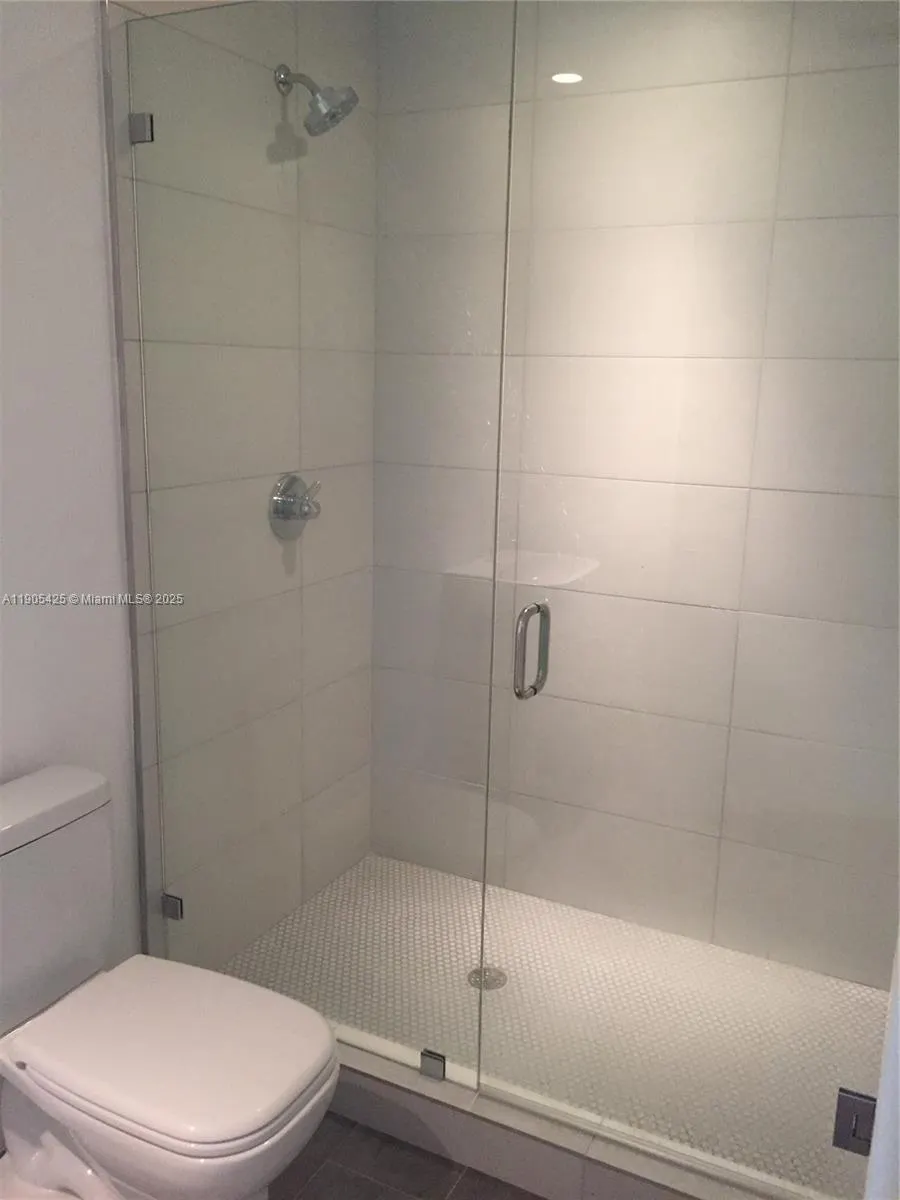 2900 NE 7th Ave, #906