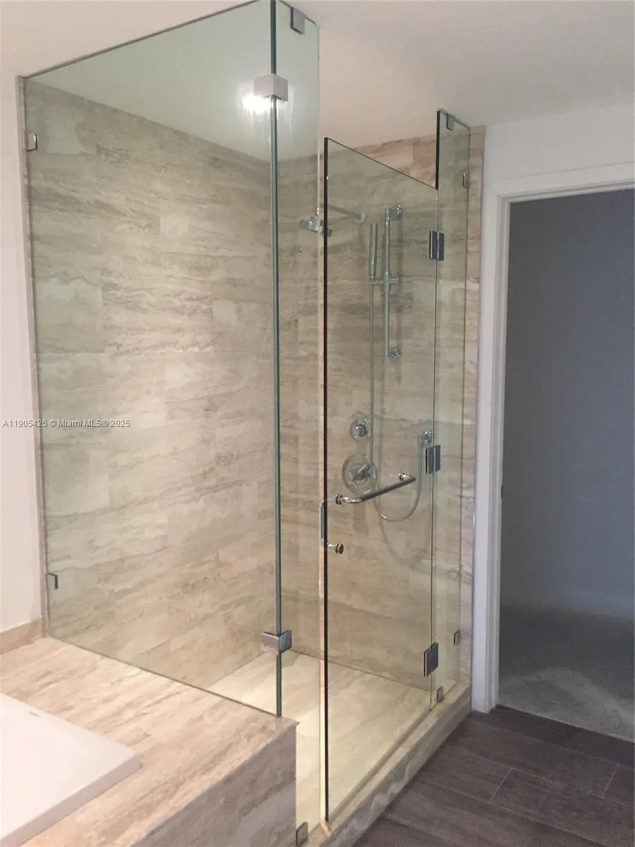 2900 NE 7th Ave, #906