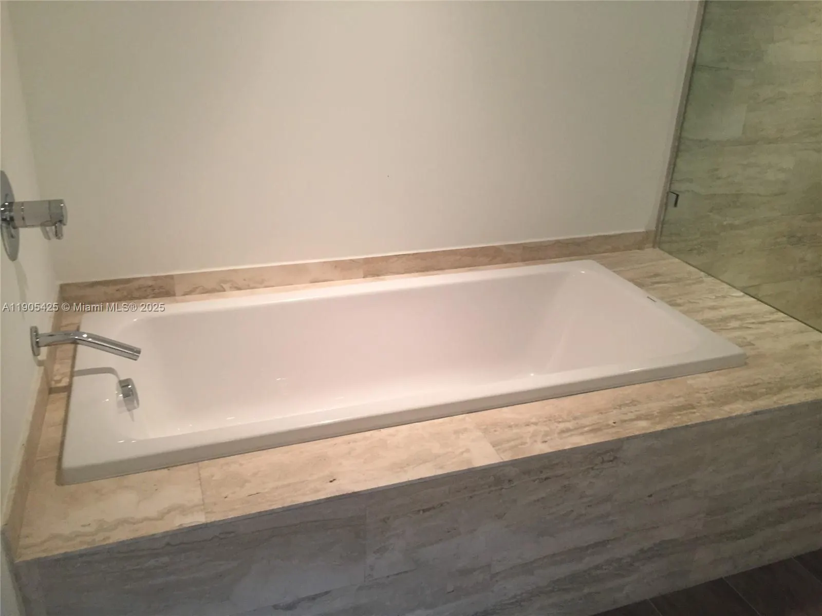 2900 NE 7th Ave, #906