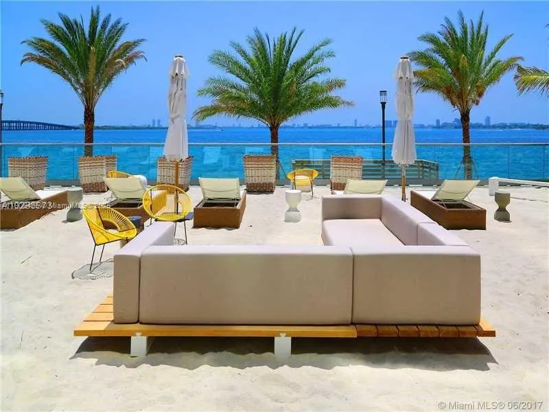 2900 NE 7th Ave, #906