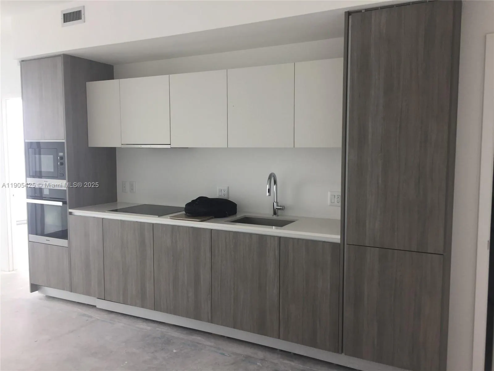 2900 NE 7th Ave, #906