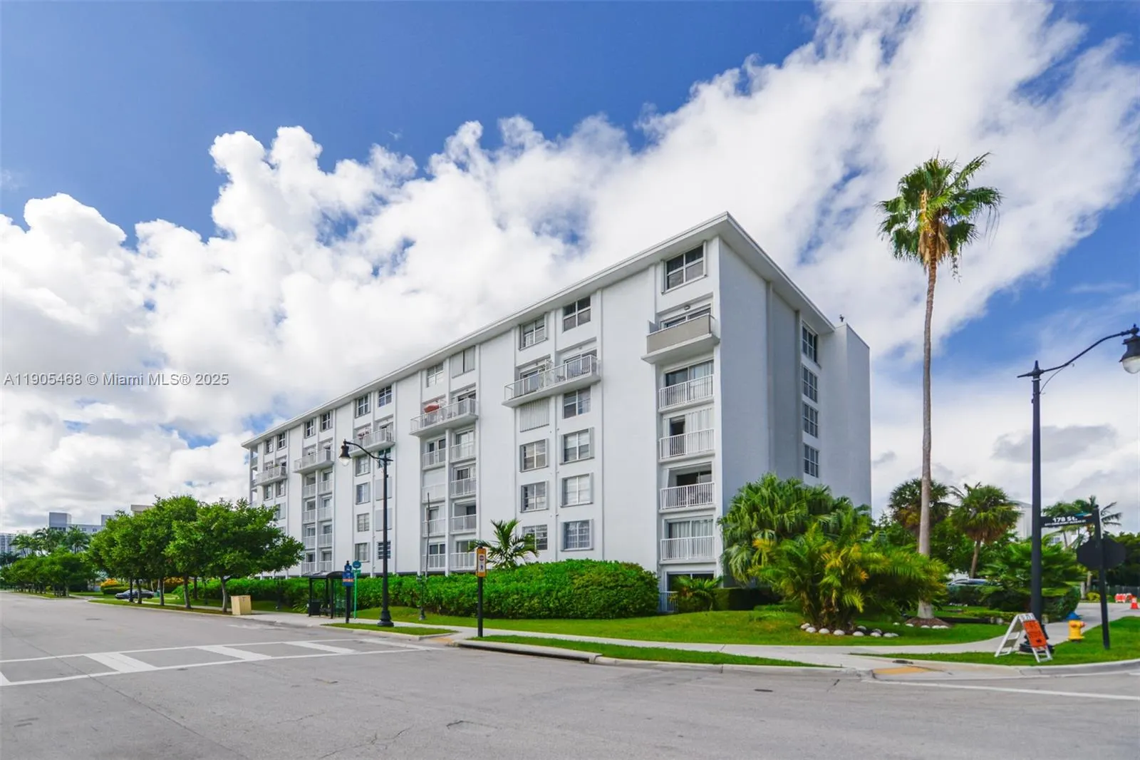 17800 Atlantic Blvd, #PH9