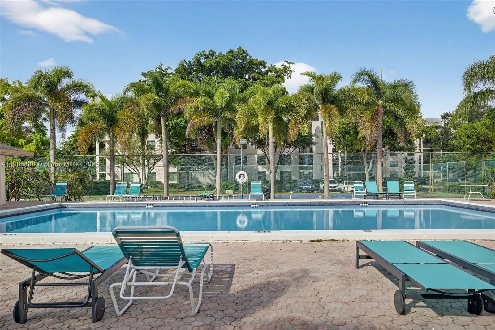 6190 Woodlands Blvd, #106