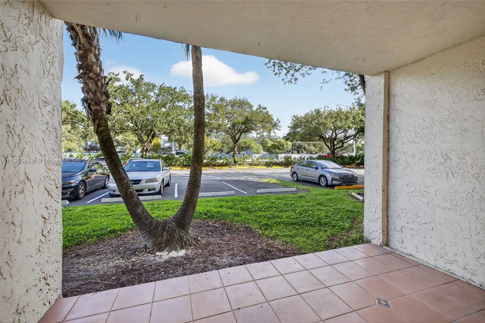 6190 Woodlands Blvd, #106