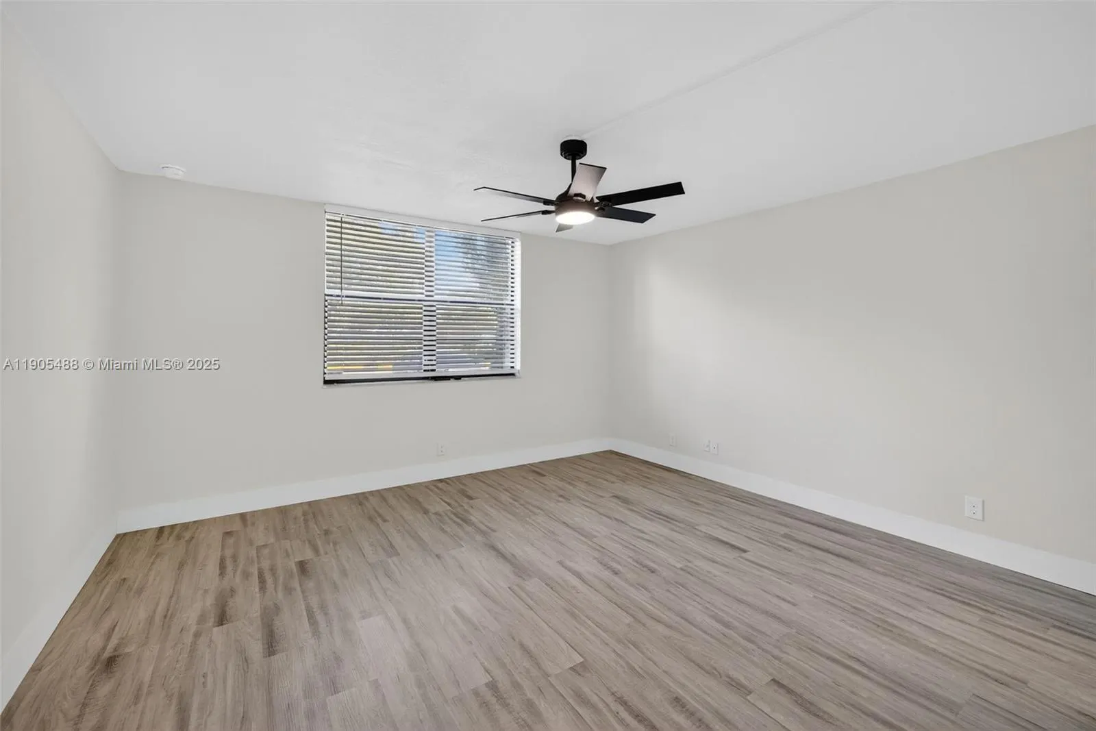 6190 Woodlands Blvd, #106