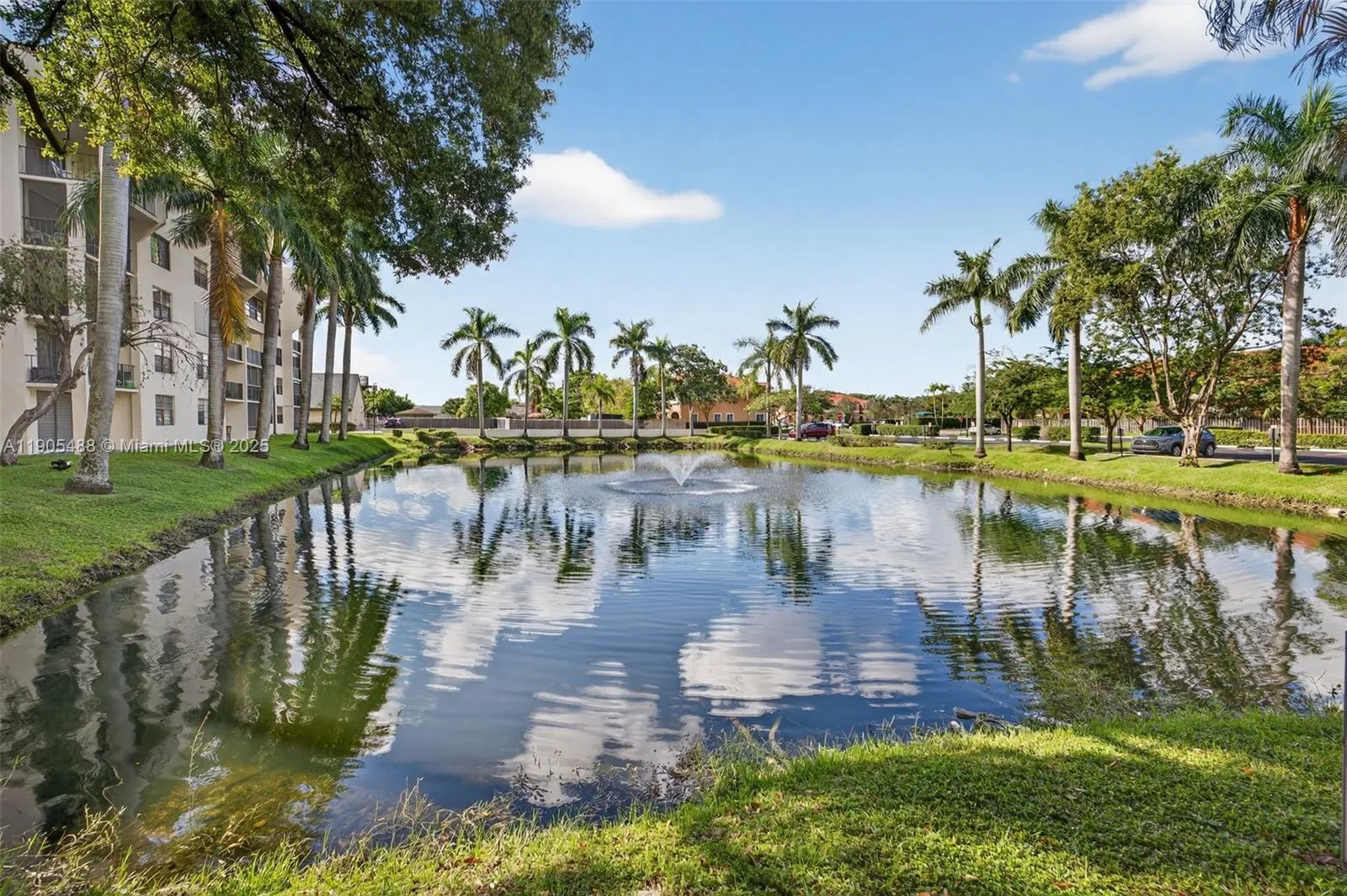 6190 Woodlands Blvd, #106