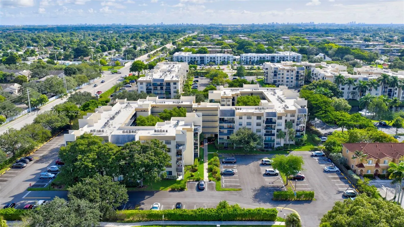 6190 Woodlands Blvd, #106