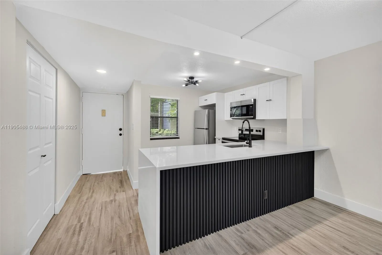 6190 Woodlands Blvd, #106