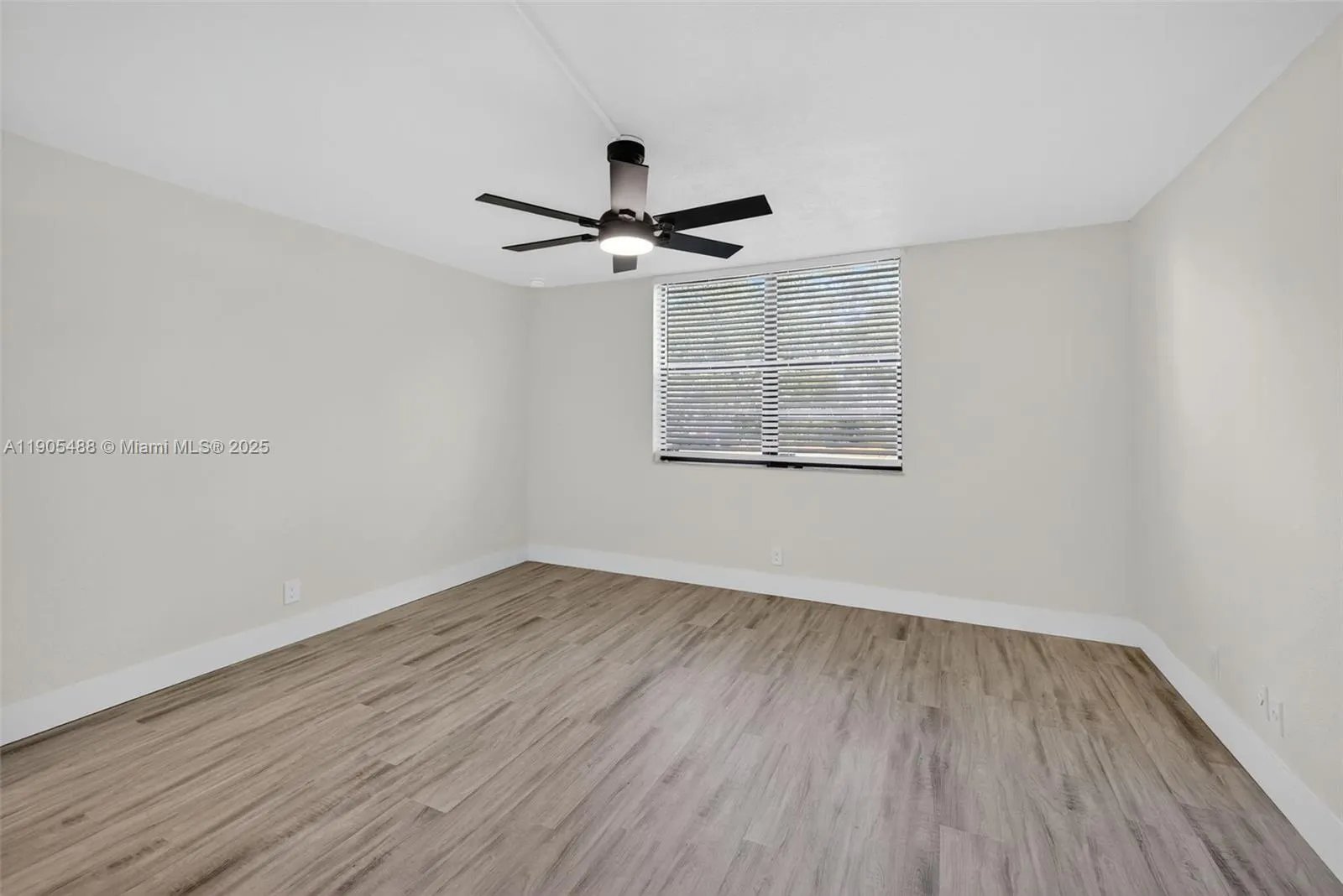 6190 Woodlands Blvd, #106