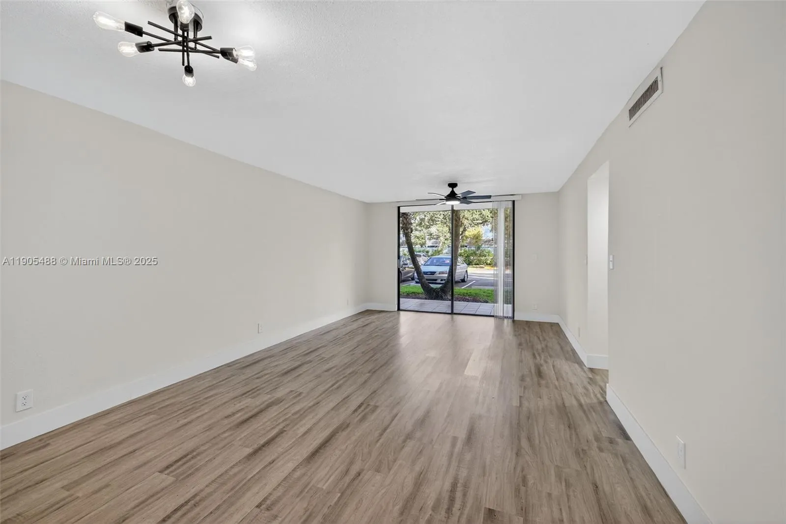 6190 Woodlands Blvd, #106