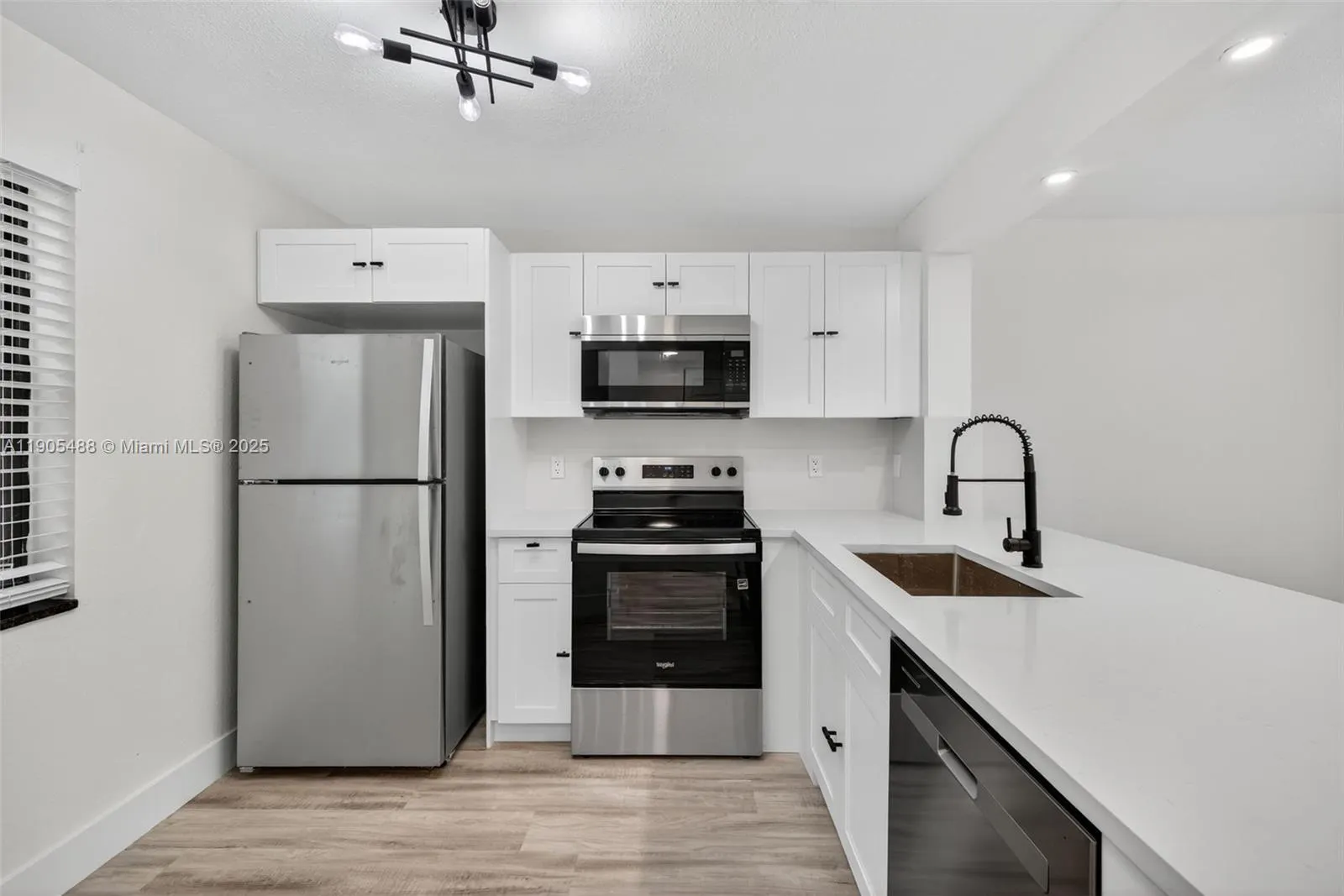 6190 Woodlands Blvd, #106