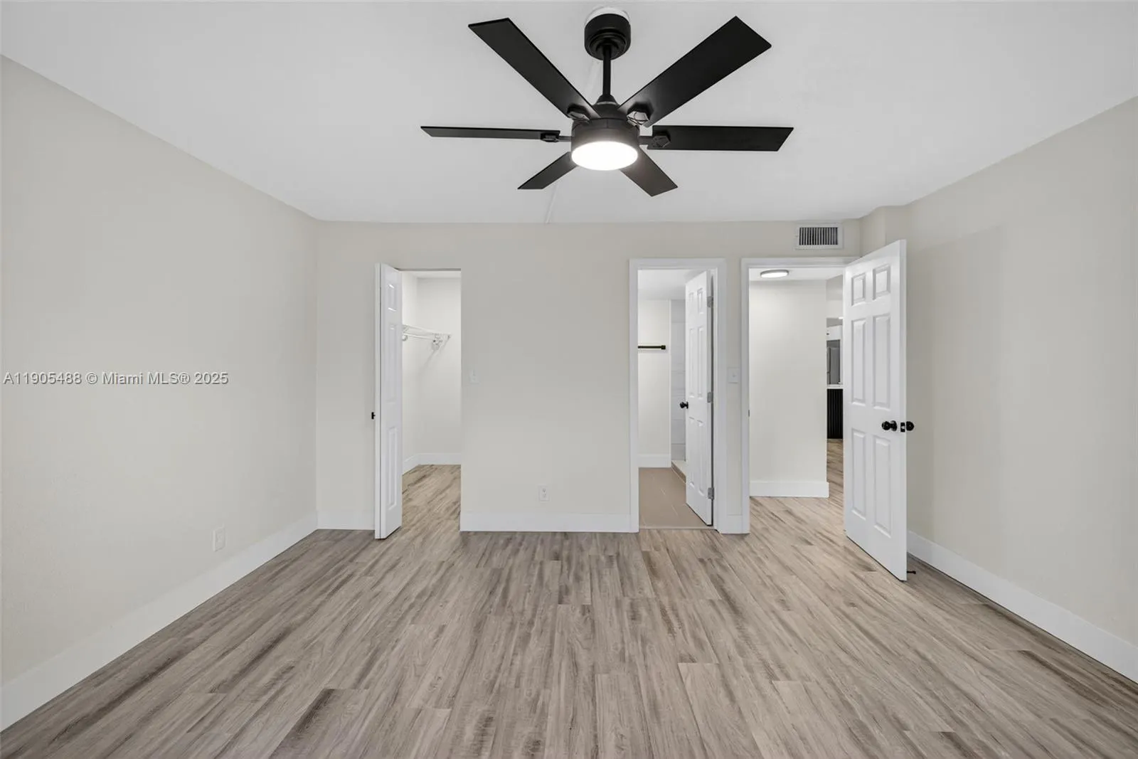 6190 Woodlands Blvd, #106