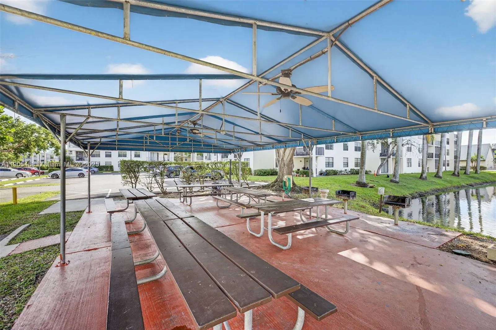 6190 Woodlands Blvd, #106