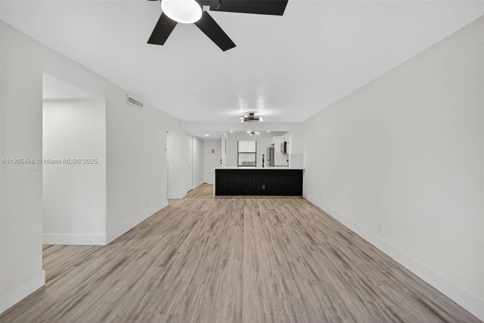 6190 Woodlands Blvd, #106