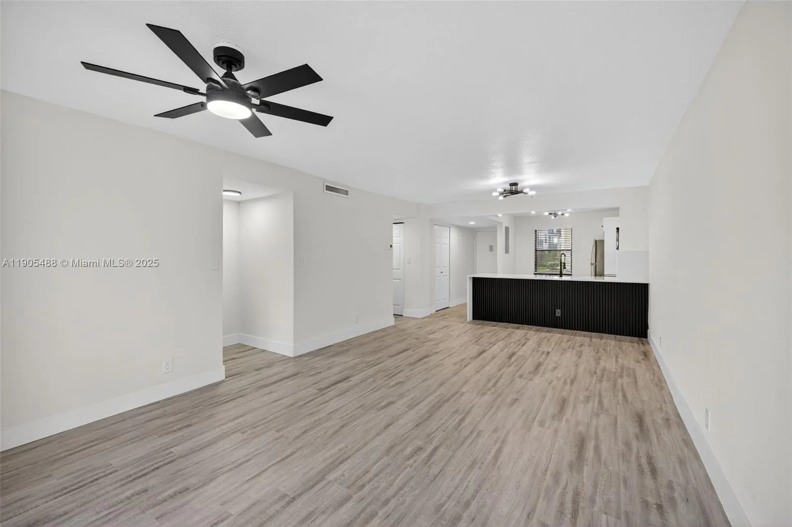 6190 Woodlands Blvd, #106