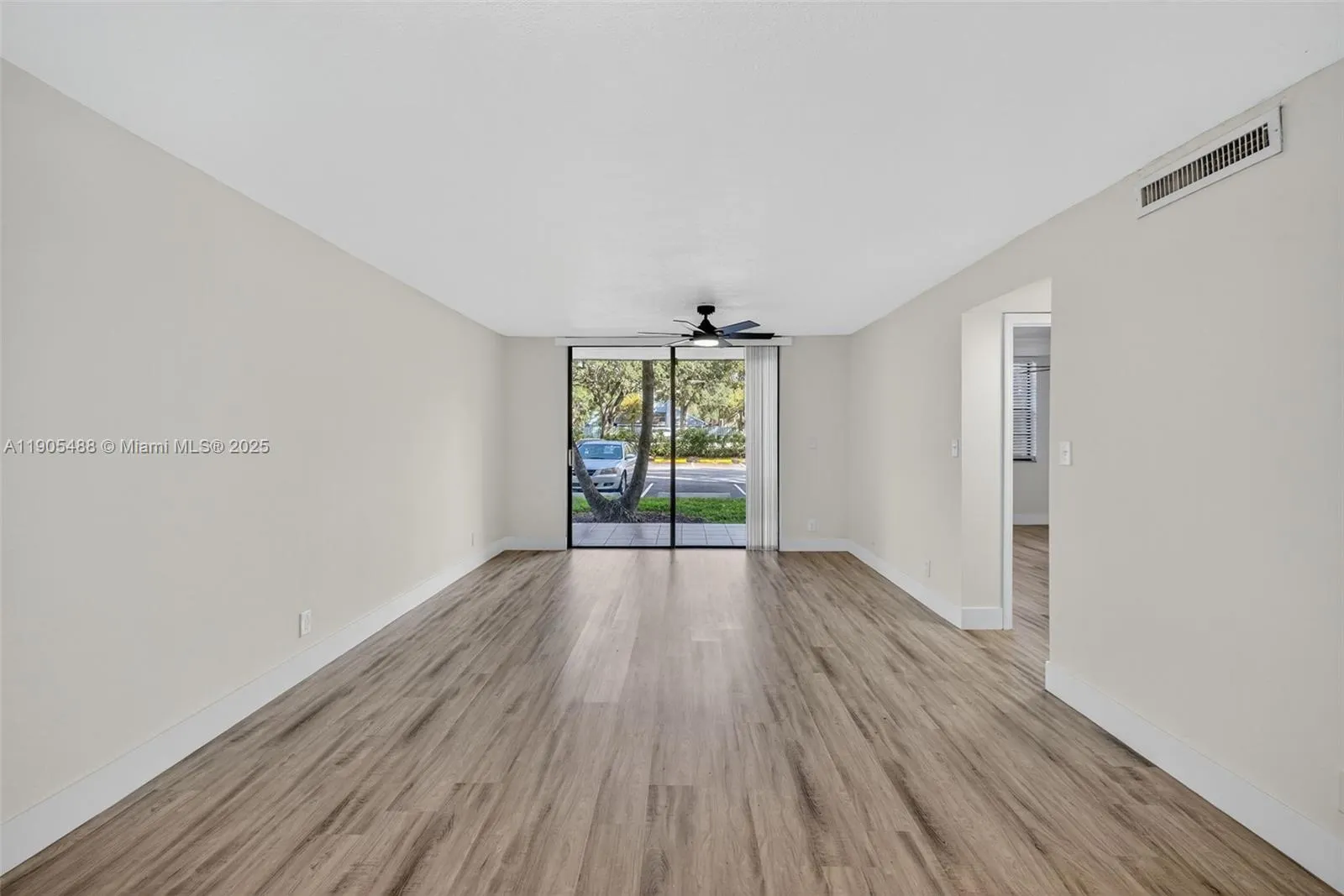 6190 Woodlands Blvd, #106