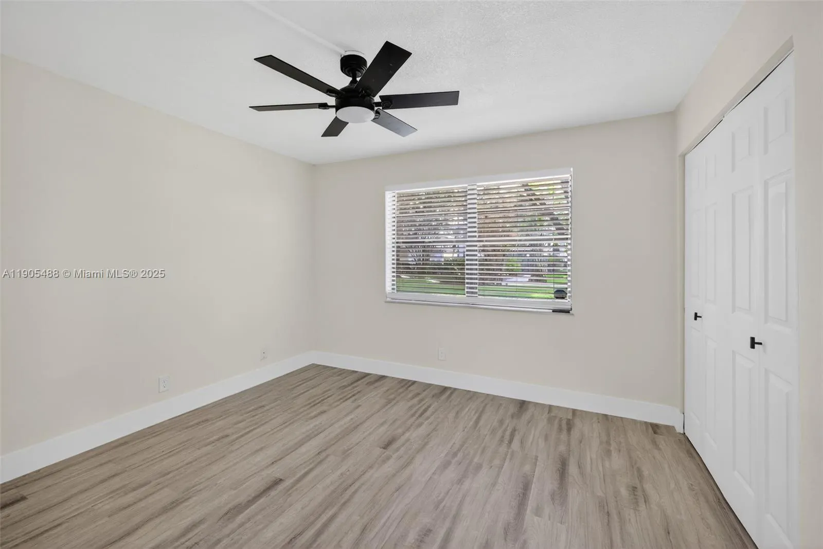 6190 Woodlands Blvd, #106