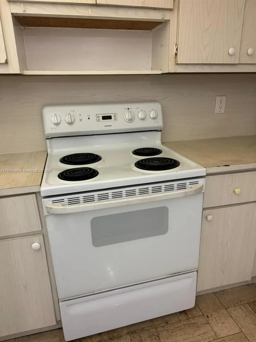 15600 NW 7th Ave, #808