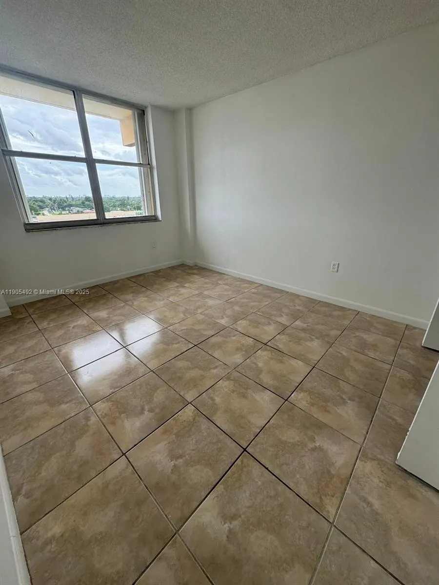 15600 NW 7th Ave, #808