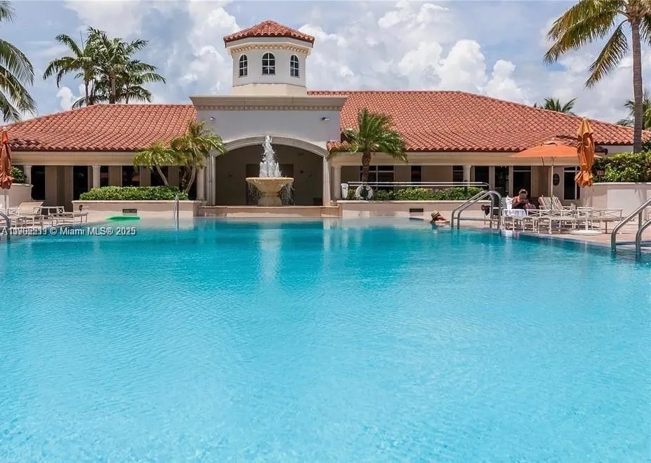 19900 E Country Club Dr, #310