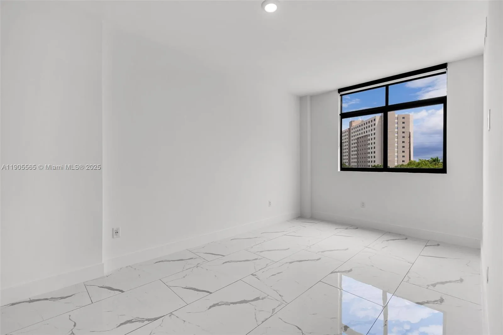 1 Curtiss Pkwy, #314