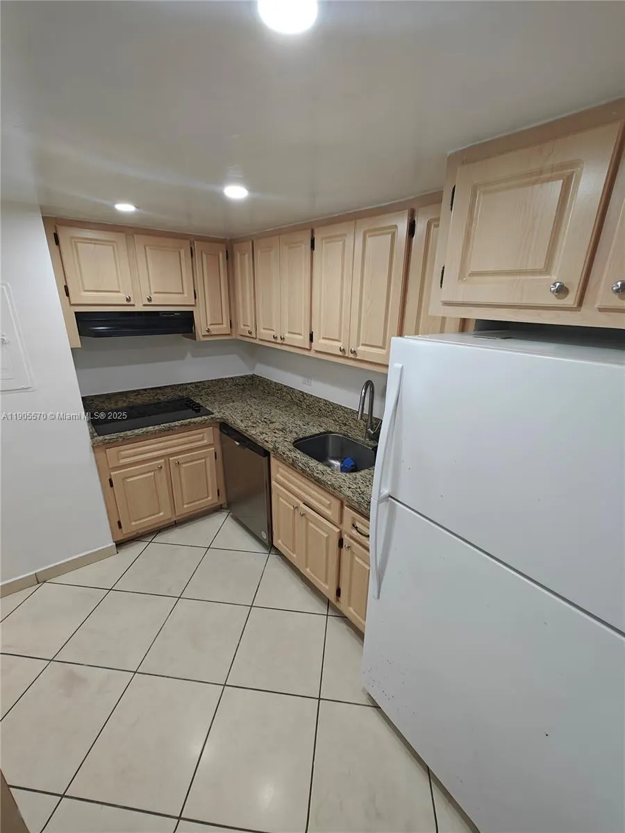 905 Brickell Bay Dr, #1127