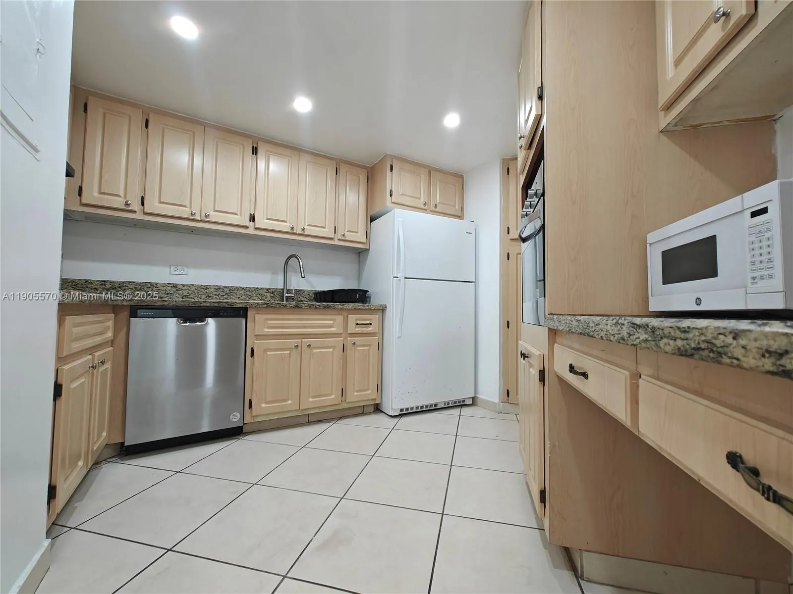 905 Brickell Bay Dr, #1127