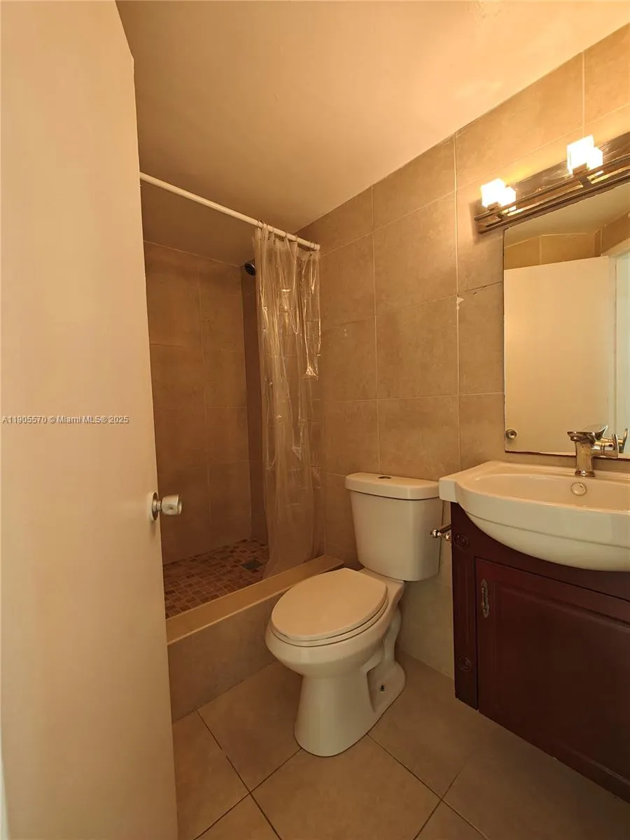 905 Brickell Bay Dr, #1127