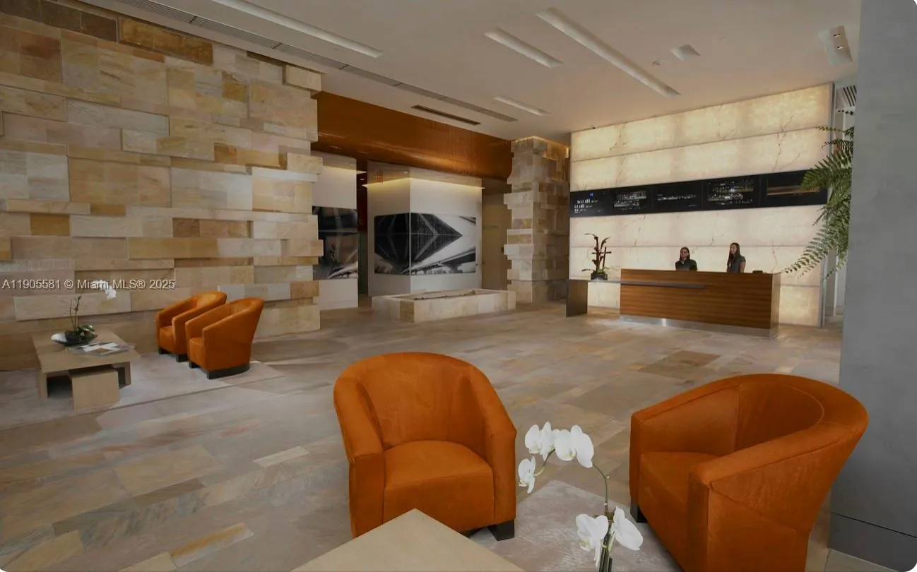 500 Brickell Ave, #3400