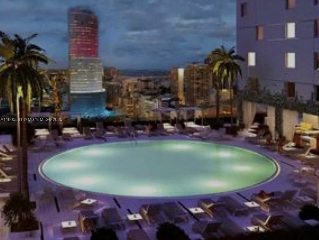 500 Brickell Ave, #3400