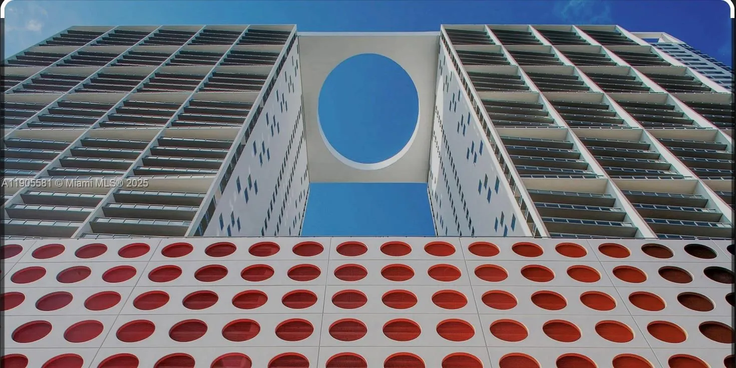 500 Brickell Ave, #3400