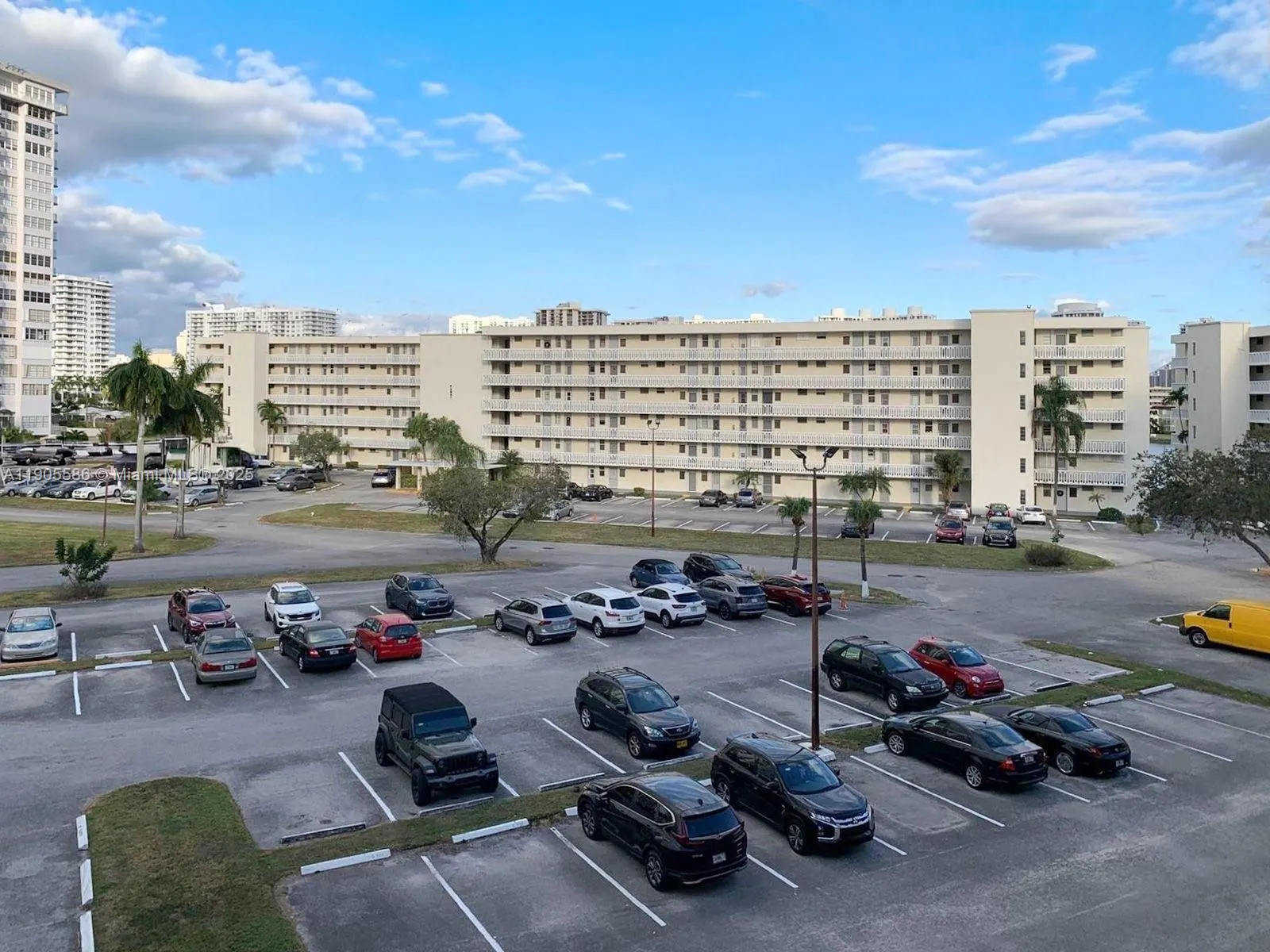 2855 Leonard Dr, #H404